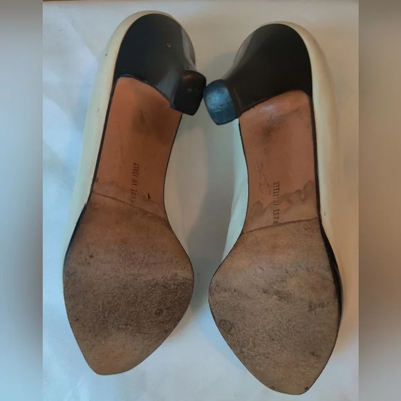 Salvatore Ferragamo White with Black trim - Picture 3 of 4